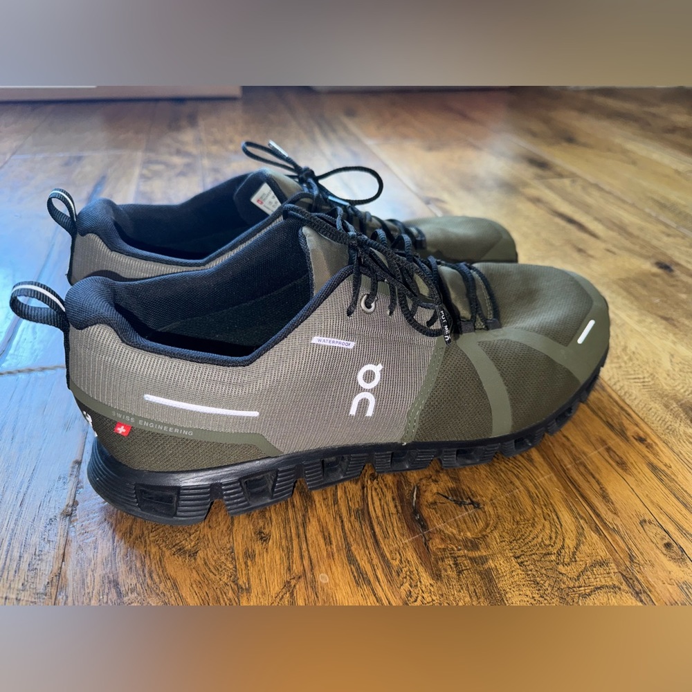 Men’s On Cloud Running Shoes, Army Green Color, Size 12.5, Excellent condition!